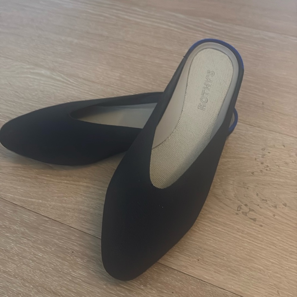 Rothy’s slides, black, size 8.5. Worn once. Not my size.